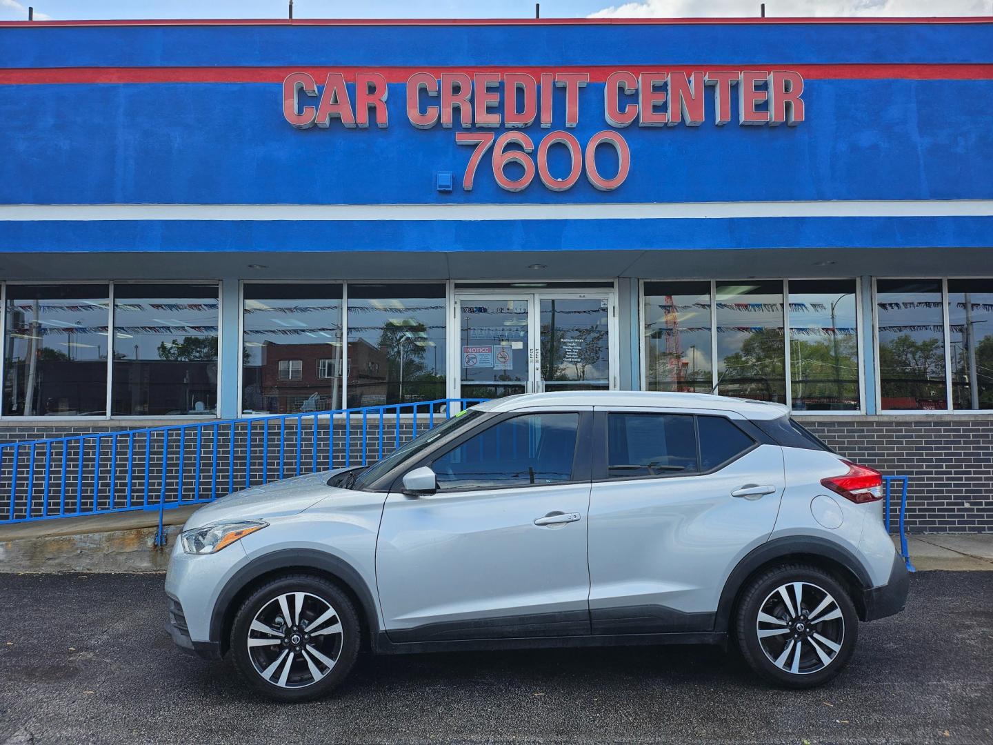 2020 SILVER Nissan Kicks SV (3N1CP5CV0LL) with an 1.6L L4 engine, CVT transmission, located at 7600 S Western Ave., Chicago, IL, 60620, (773) 918-3980, 0.000000, 0.000000 - Photo#0